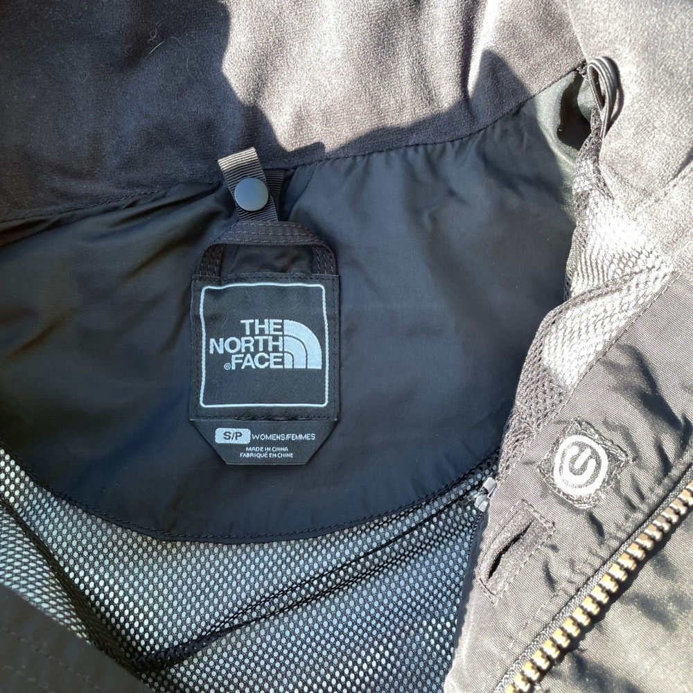 The North Face HyVent Jacket Womens Small Black Hiking Ski Detachable Hood Vents - Picture 3 of 10